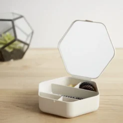 Boîte organisateur à cosmétique et bijoux avec miroir 15x14cm (2 modèles)