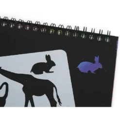 Carnet à gratter noir 8 pages pages + 1 pochoir + bâtonnet bois