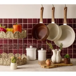 Casserole anti adhésive tous feux manche effet bois Ø18cm (2 modèles)