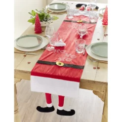Chemin de table tissu velours rouge effet pieds de Père Noël 34x136cm