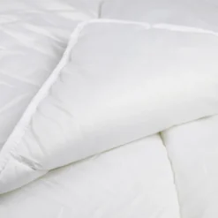 Couette tempérée 1 personne lavable à 95°C polyester blanc 140x200cm