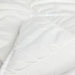 Couette tempérée 240x220cm 2 personnes uni blanc