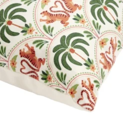 Coussin carré style ethnique motifs palmiers et tigres queues forme coeur 40x40cm