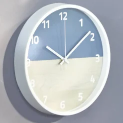 Horloge ronde effet bois bicolore bleu et beige Ø30 cm