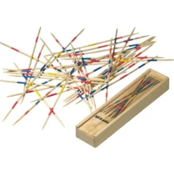 Jeu de mikado dans un coffret bois