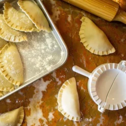 Moule à chaussons et raviolis x3