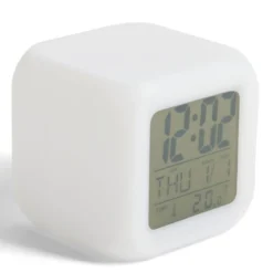 Réveil cube LED multicolore à piles 7,8x7,8x7,8cm
