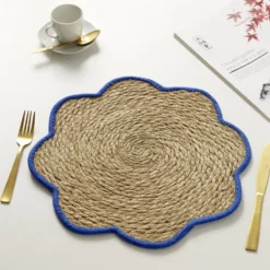 Set de table jonc de mer tressé et coton forme fleur contour bleu Ø38cm