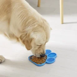 Tapis de léchage pour animaux forme patte de chien silicone bleu 18x18cm