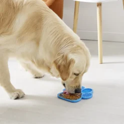 Tapis de léchage pour animaux forme patte de chien silicone bleu 18x18cm