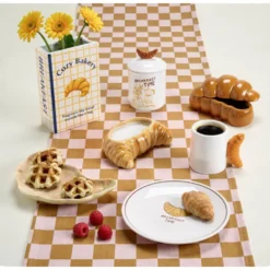 Vase céramique forme livre breakfast 13,5x6,5xH20cm (2 modèles croissant ou bretzel)